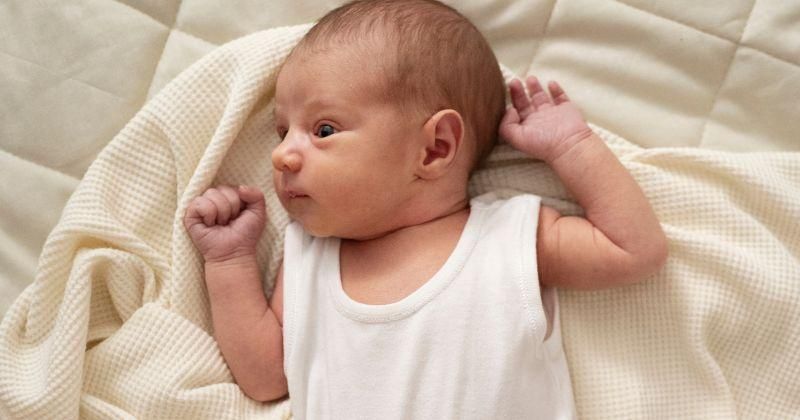 7 Rekomendasi Setelan Oblong Tanpa Lengan untuk Bayi